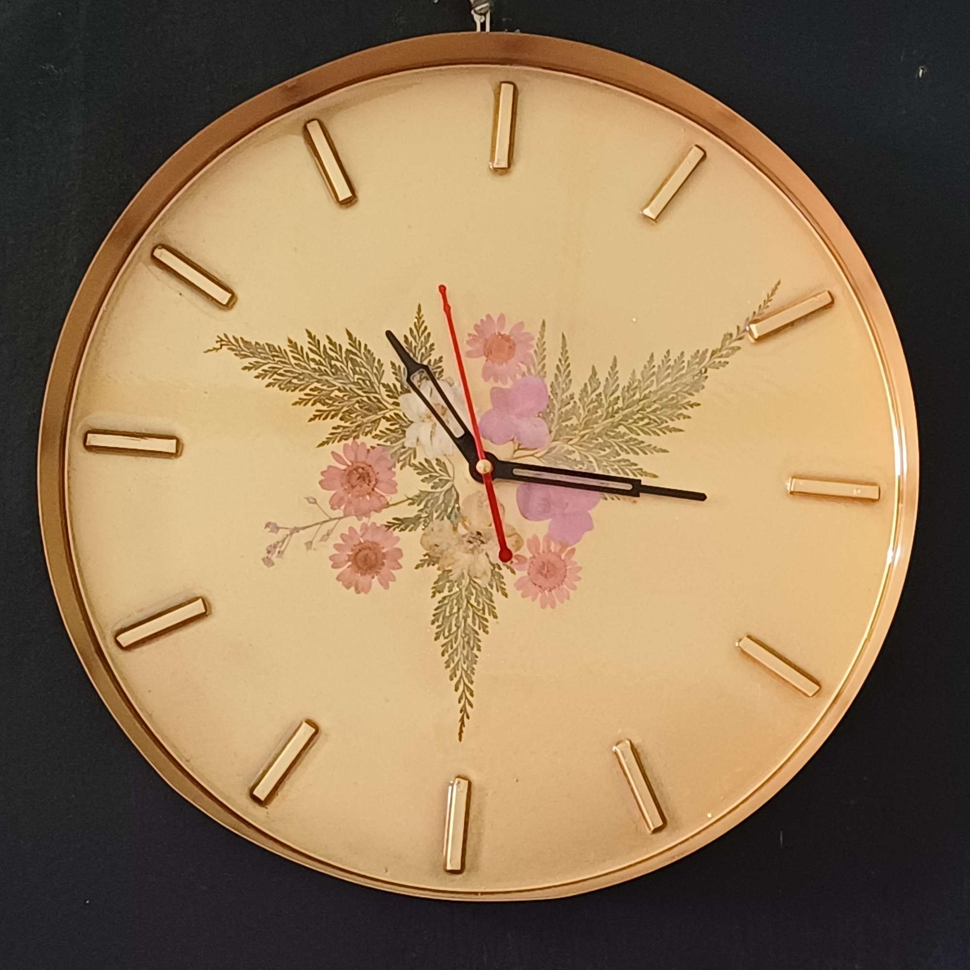 Handmade Resin Wall Clock Metal Round Shape